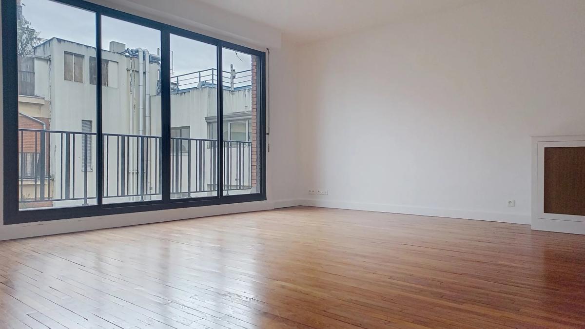 Paris VIII - Bel appartement en triplex familial avec terrasse -