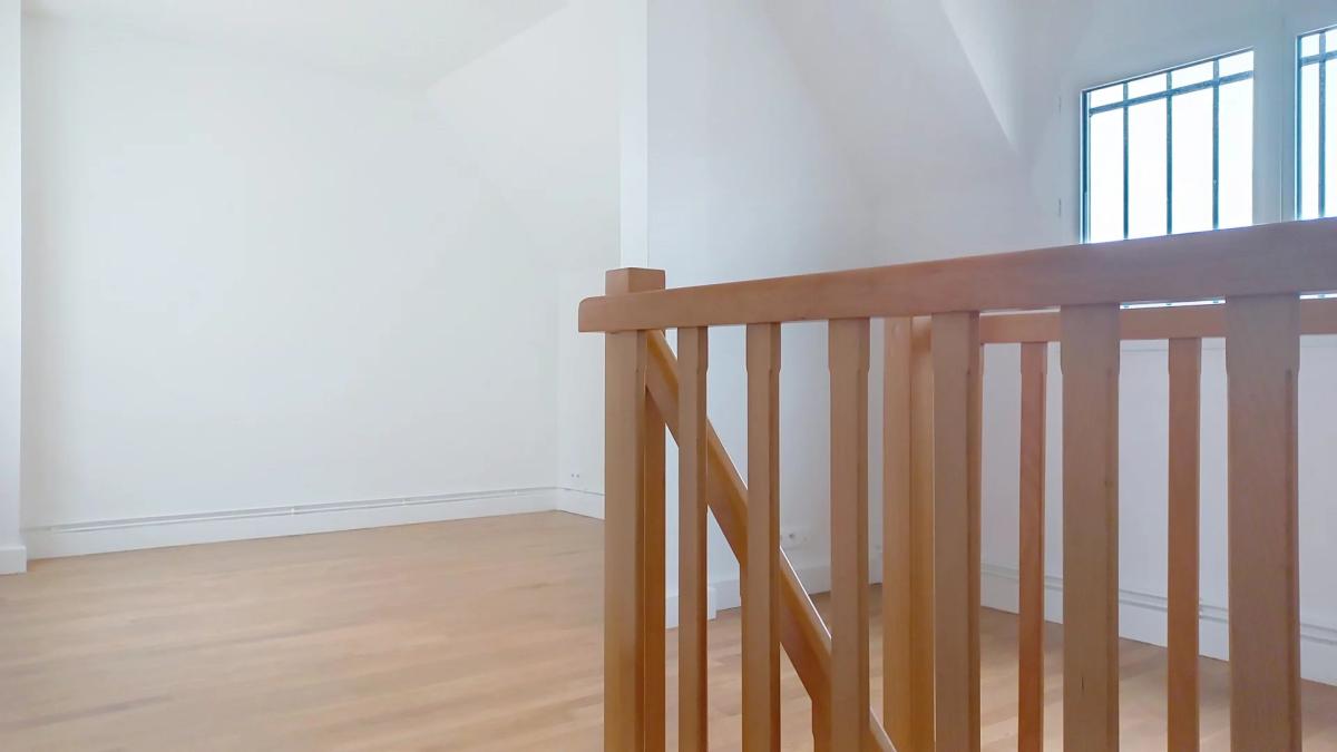 Paris VIII - Bel appartement en triplex familial avec terrasse -
