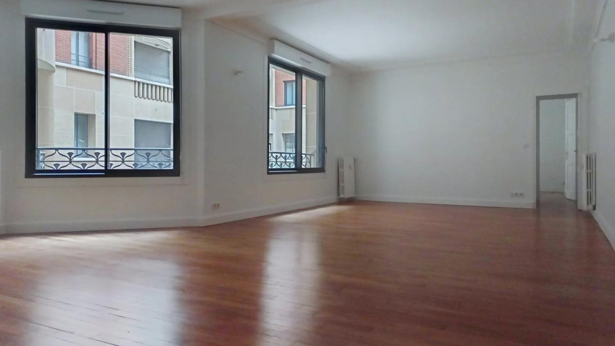 Paris VIII - Appartement en 1er étage avec deux chambres - rue C