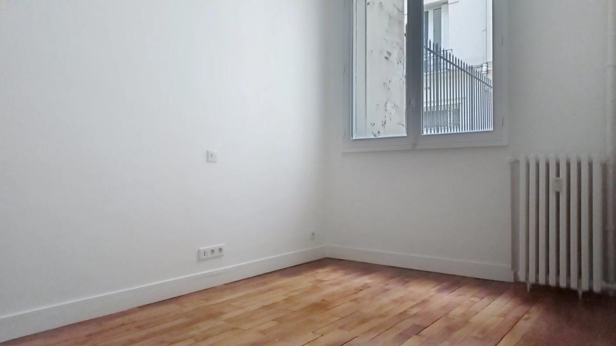 Paris VIII - Appartement en 1er étage avec deux chambres - rue C