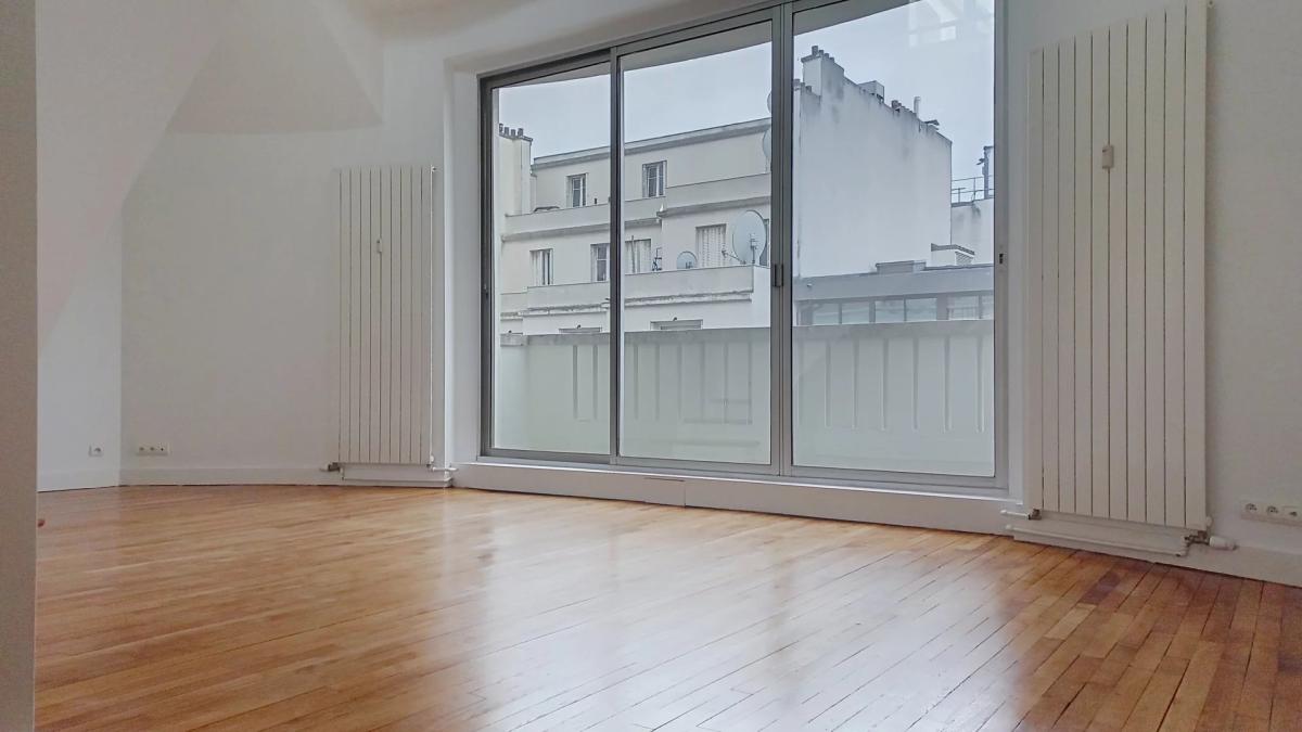 Paris VIII - Bel appartement en duplex avec balcon - rue Clément