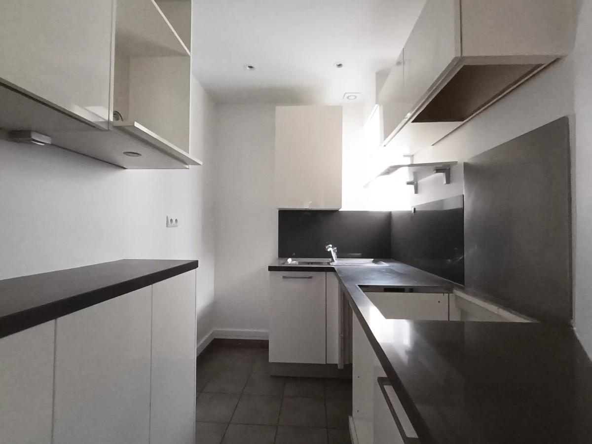 Paris VIII - Bel appartement en duplex avec balcon - rue Clément