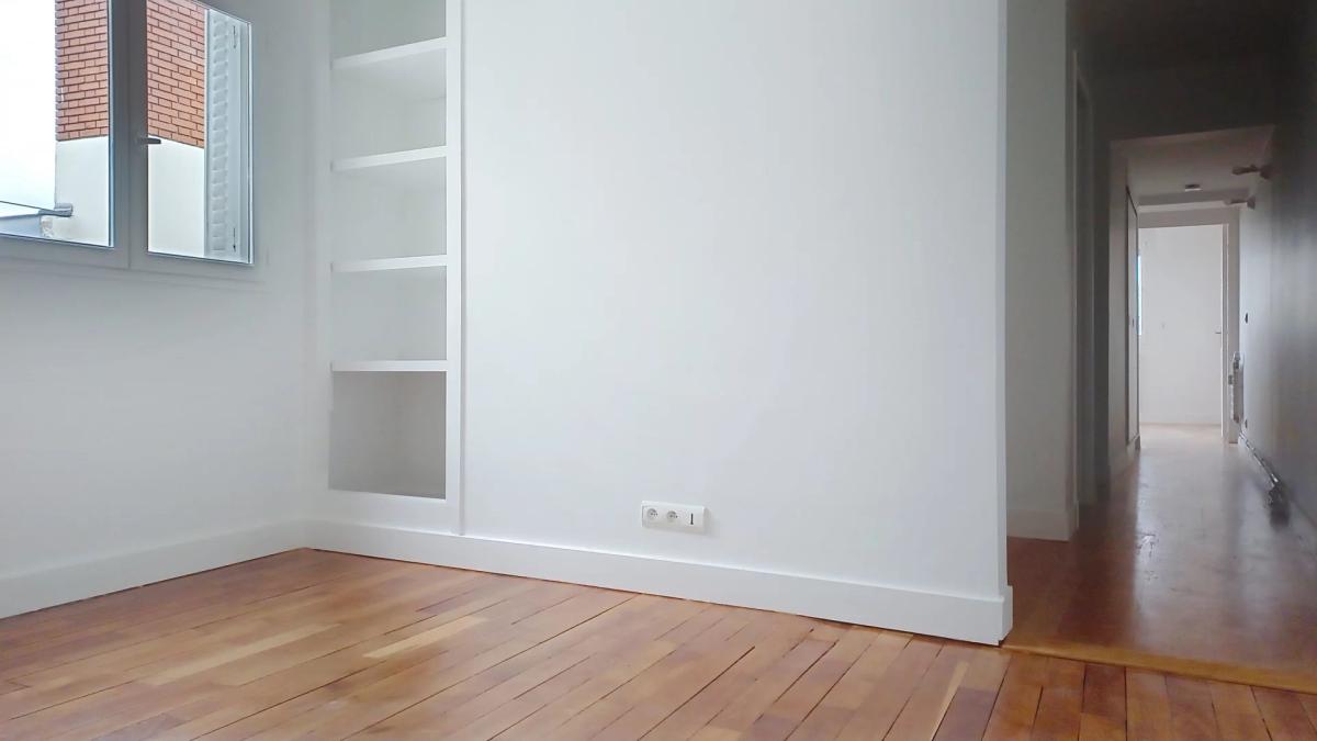 Paris VIII - Bel appartement en duplex avec balcon - rue Clément