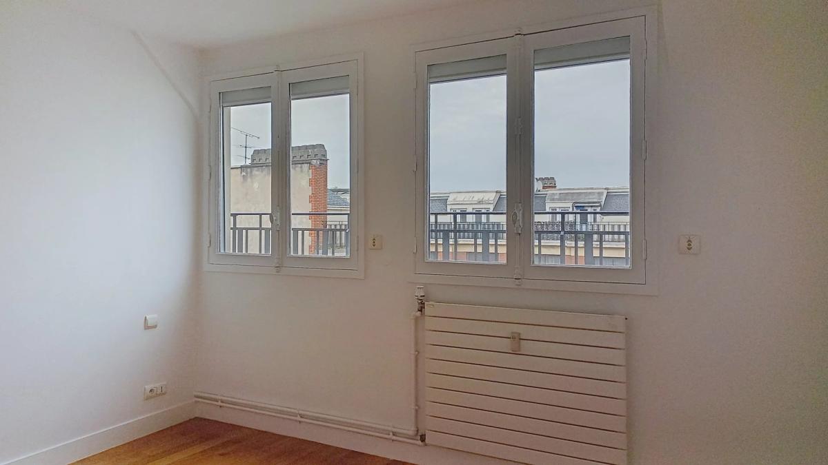 Paris VIII - Bel appartement en duplex avec balcon - rue Clément