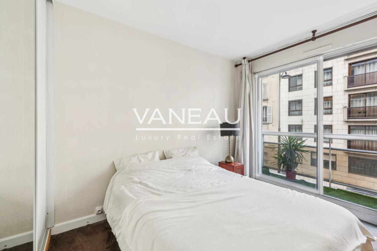 Paris XVe - Montparnasse - Appartement deux pièces avec balcon