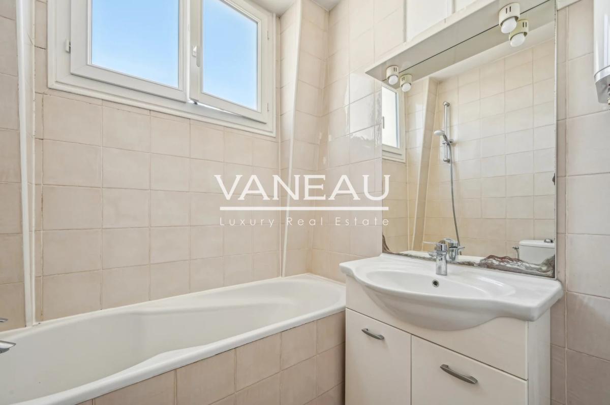Paris XVe - Sèvres Lecourbe - Appartement lumineux en étage élev