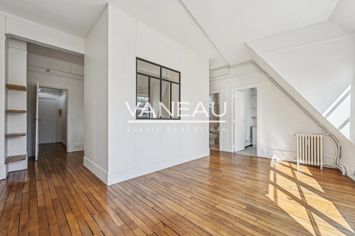 Paris XVe - Sèvres Lecourbe - Appartement lumineux en étage élev