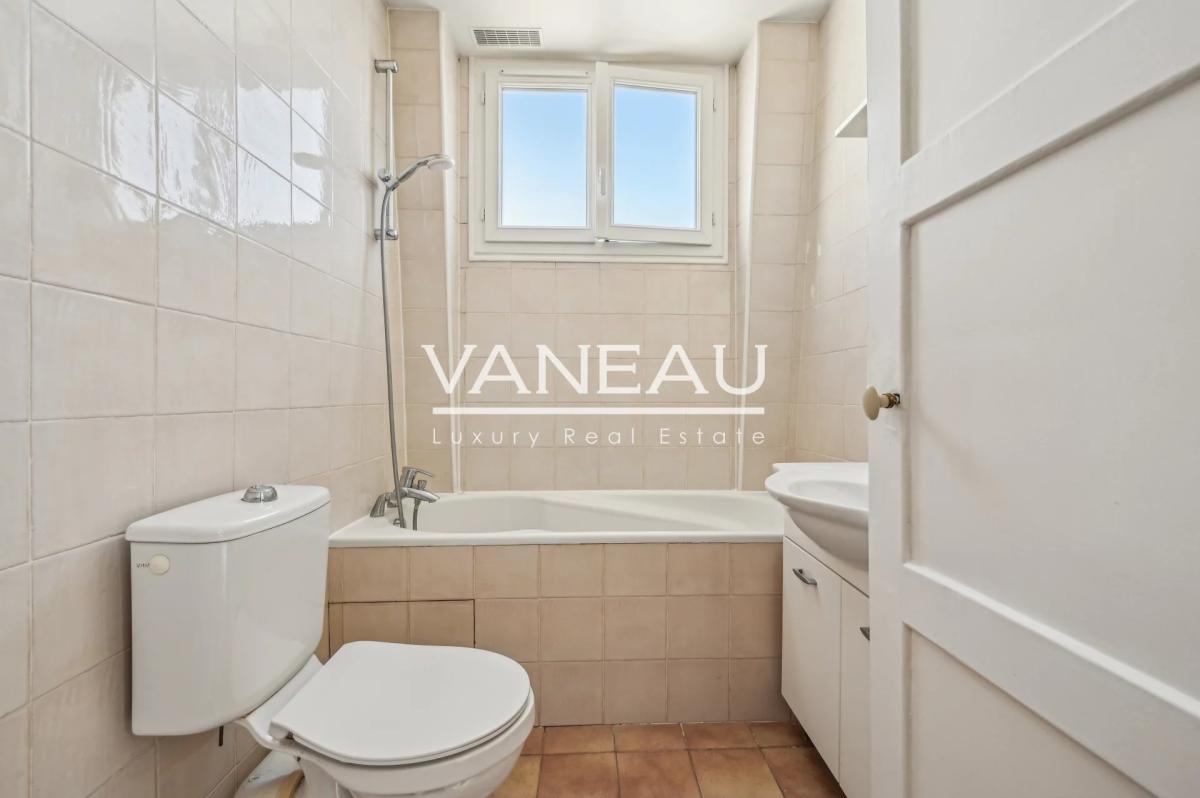 Paris XVe - Sèvres Lecourbe - Appartement lumineux en étage élev