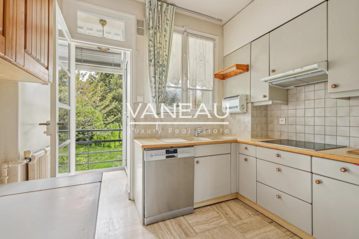 Issy-Les-Moulineaux - Maison familiale avec jardin arboré