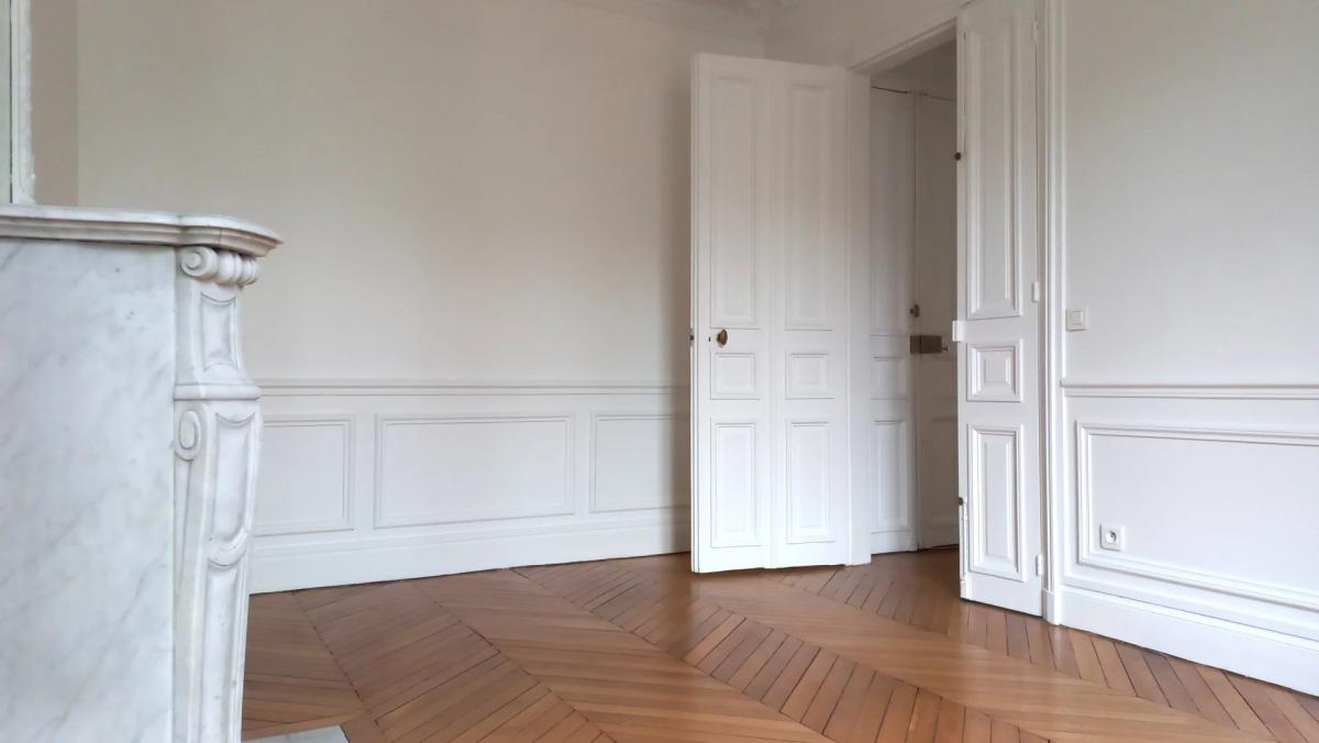 Paris XVII - trois pièces - une chambre - en étage élevé - Tocqu