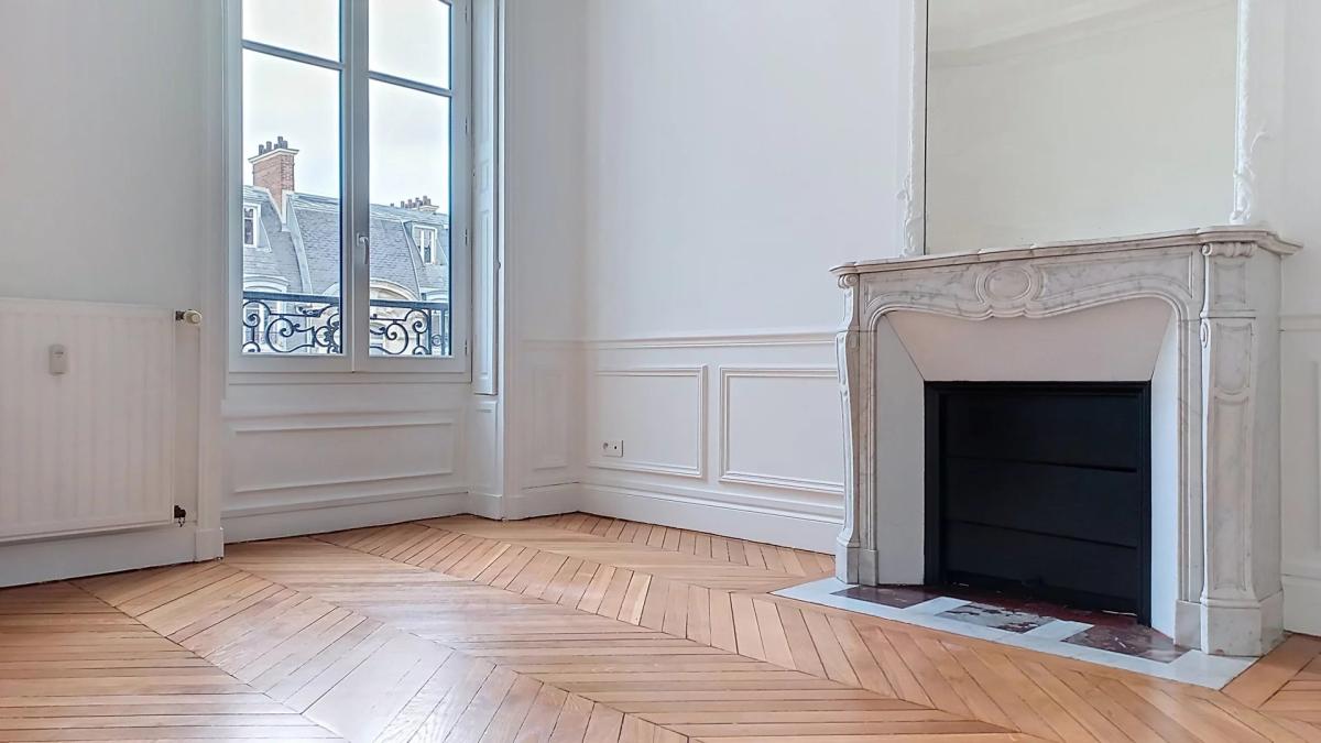Paris XVII - trois pièces - une chambre - en étage élevé - Tocqu