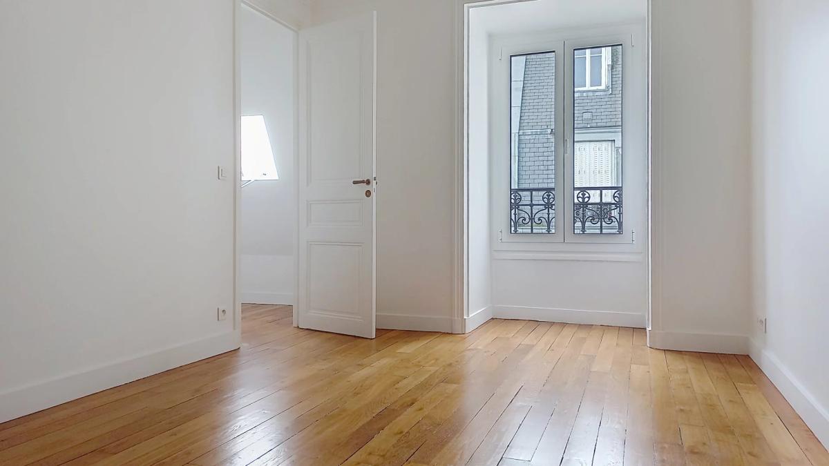 Paris XVII - deux pièces - une chambre - en étage élevé sans asc