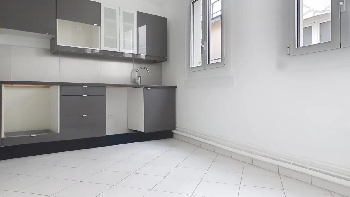Paris XVII - deux pièces - une chambre - en étage élevé sans asc