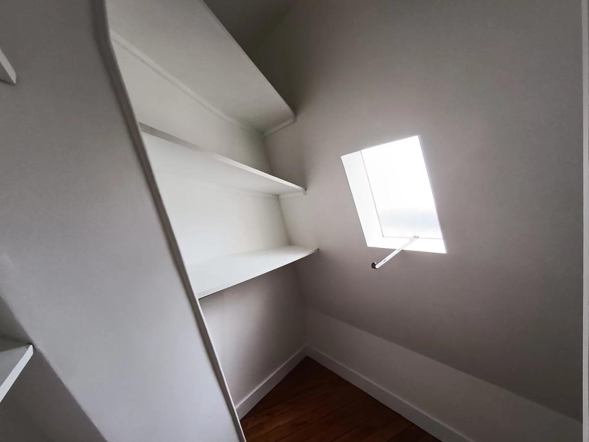 Paris XVII - deux pièces - une chambre - en étage élevé sans asc