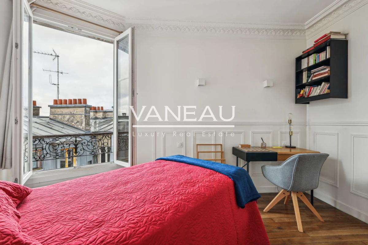 Dernier étage deux pièces vue toits 29.06 M²