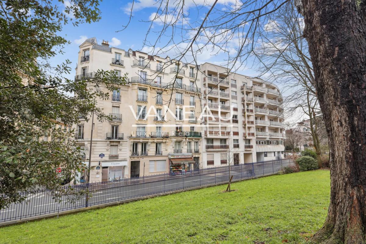 Dernier étage deux pièces vue toits 29.06 M²