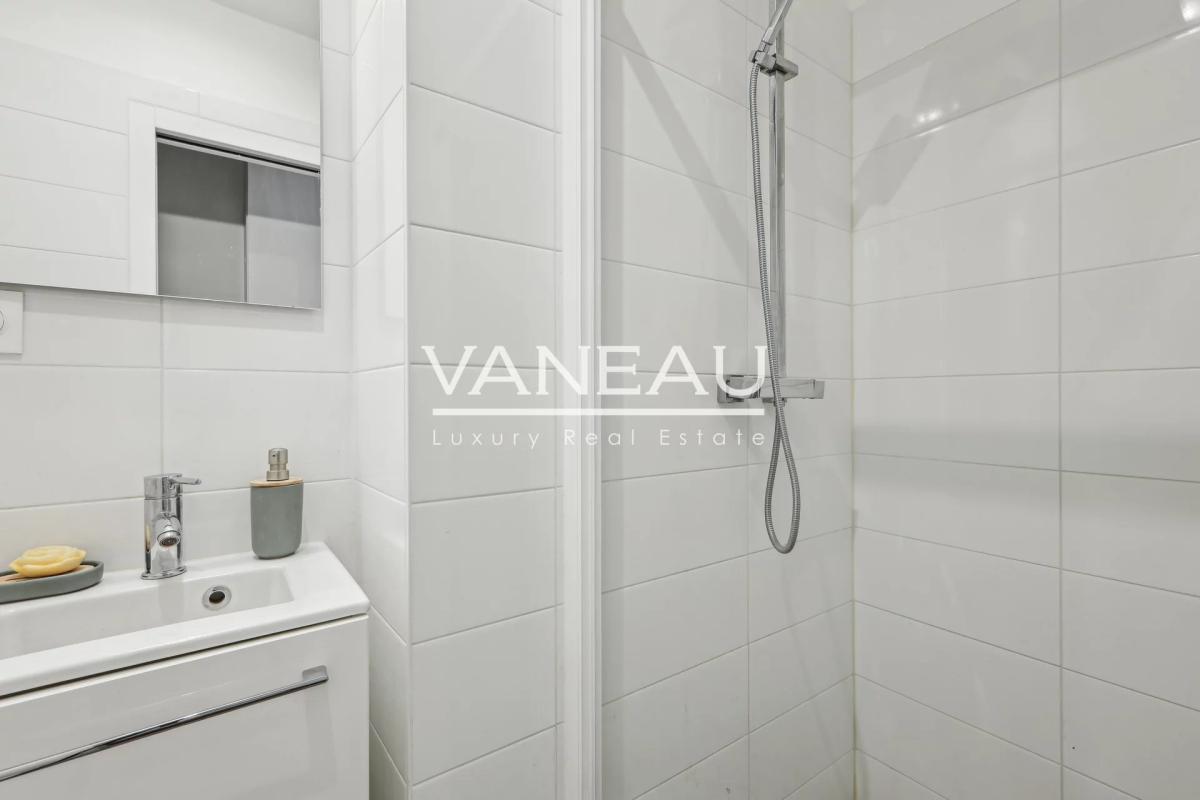 Dernier étage deux pièces vue toits 29.06 M²