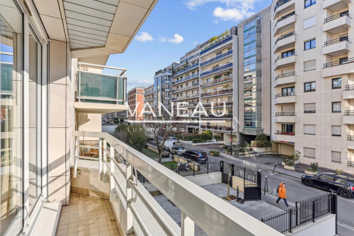 DEUX PIECES AVEC BALCON
