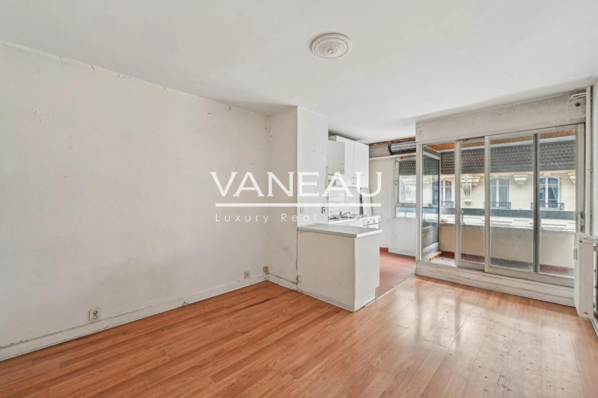 Paris XVIe - Muette - studio avec balcon à rénover