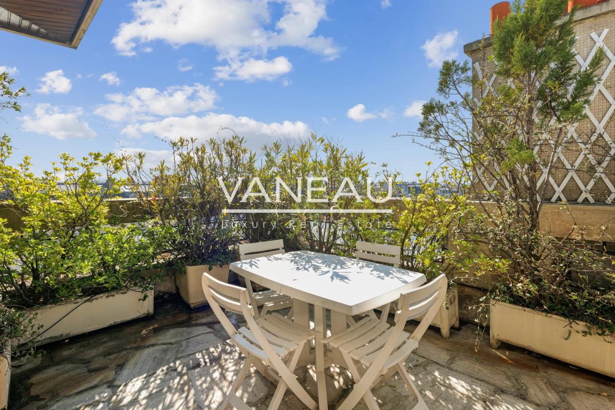 Paris XIVe – dernier étage avec terrasse panoramique