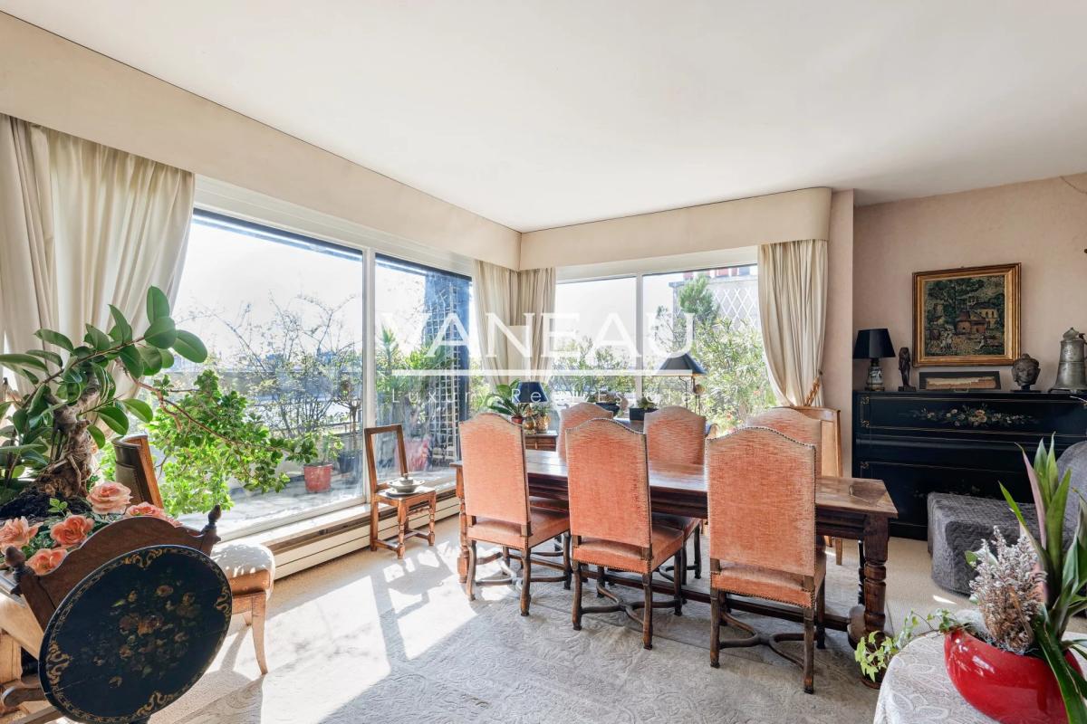 Paris XIVe – dernier étage avec terrasse panoramique