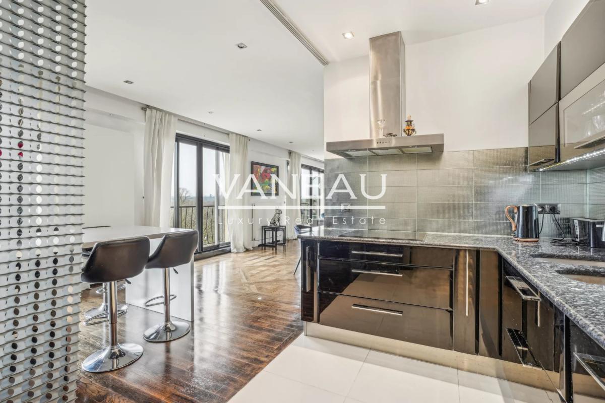 Neuilly Sur Seine - Dernier étage avec vue panoramique face au b