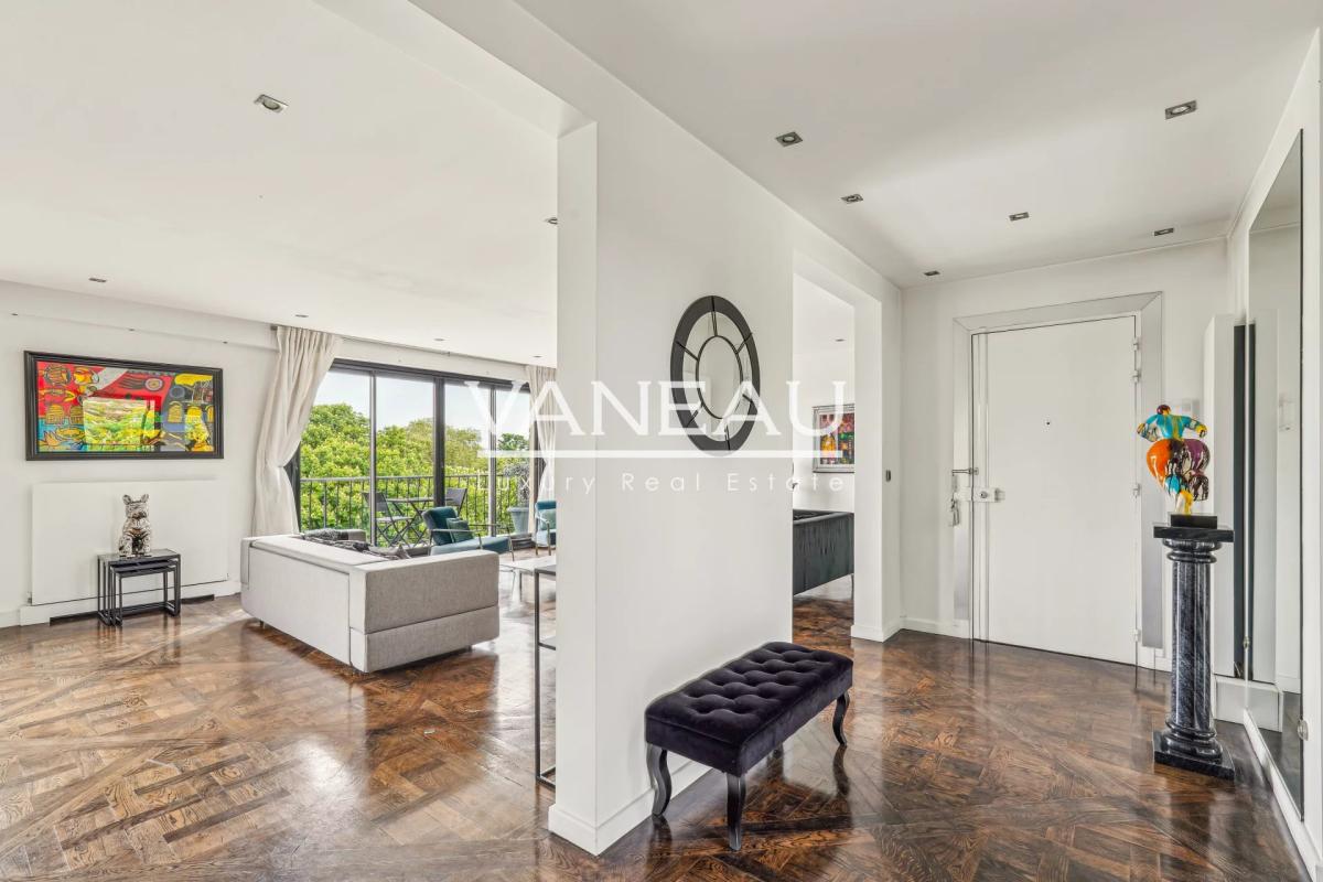 Neuilly Sur Seine - Dernier étage avec vue panoramique face au b