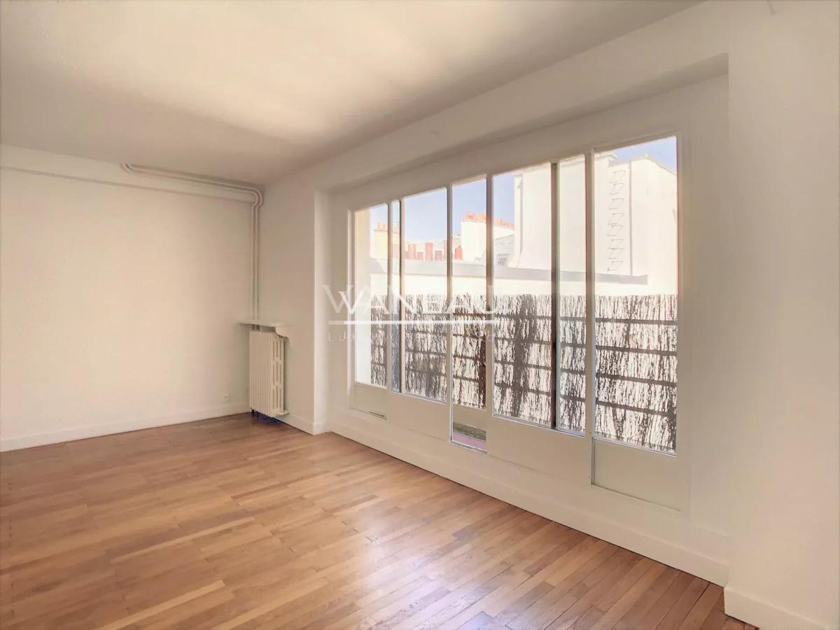 Paris XIVe - studio lumineux avec balcon et vue dégagée