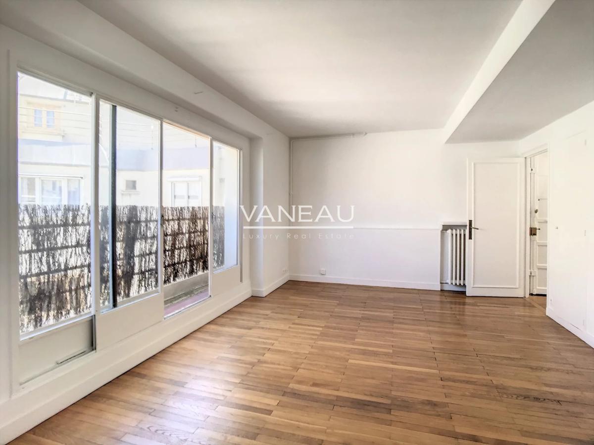 Paris XIVe - studio lumineux avec balcon et vue dégagée