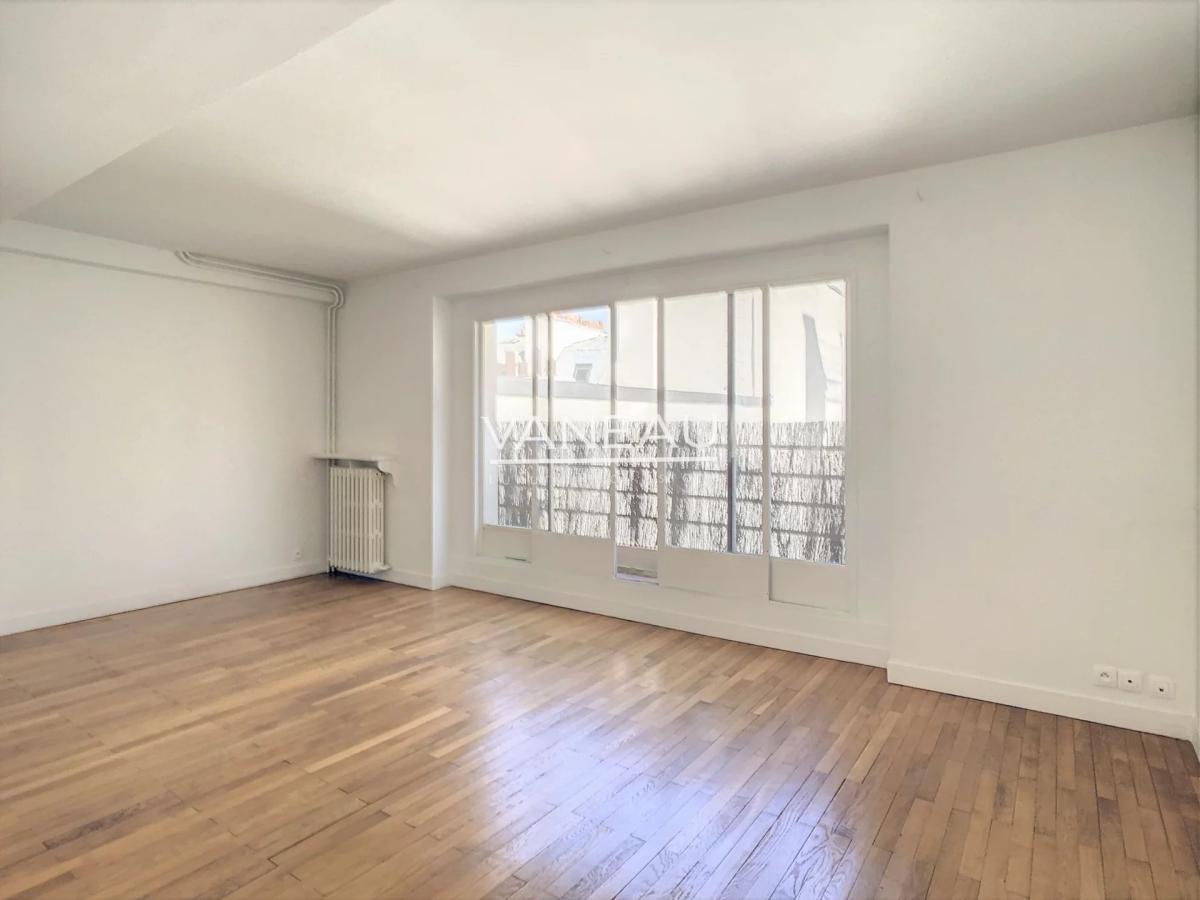 Paris XIVe - studio lumineux avec balcon et vue dégagée