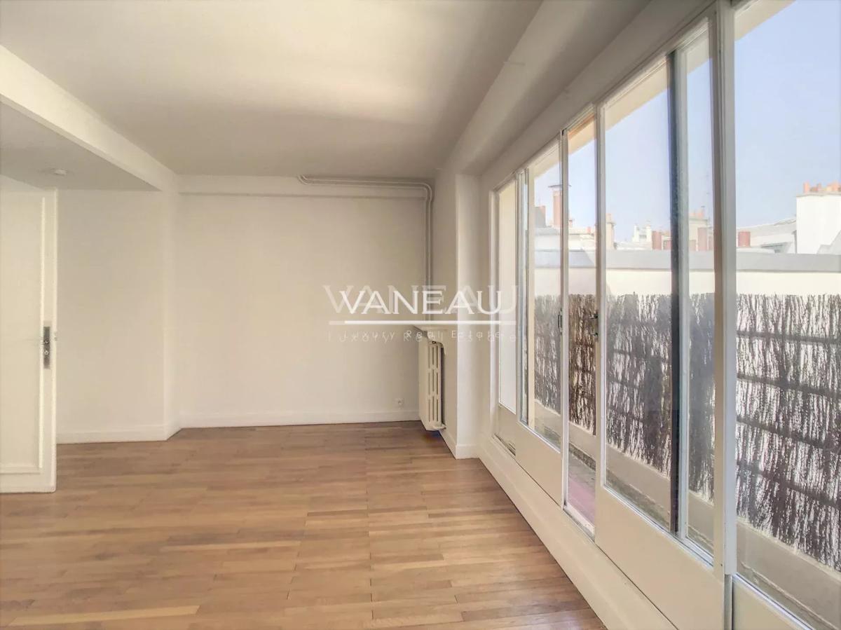 Paris XIVe - studio lumineux avec balcon et vue dégagée