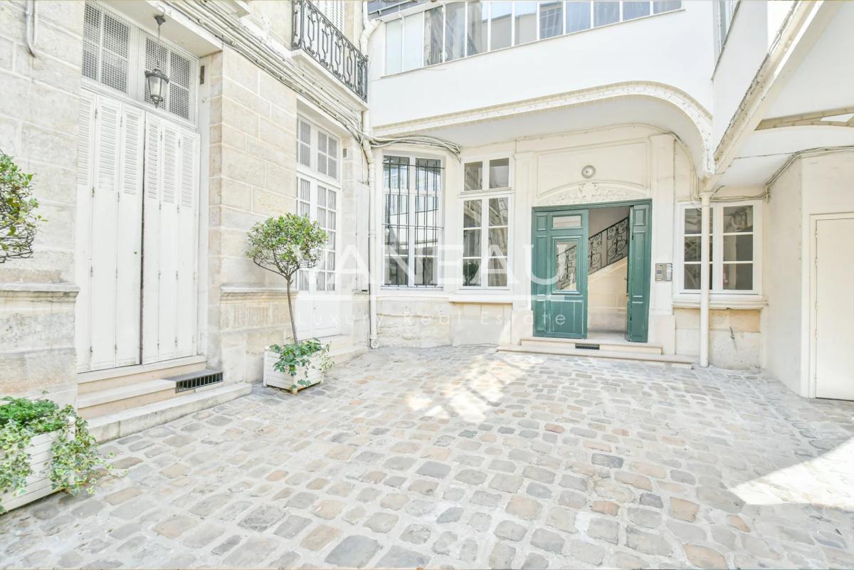 Paris 6e - Odéon - ancien hôtel particulier avec volumes lumineu