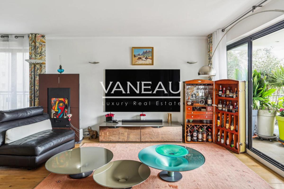 Paris XVIIe - Appartement familial avec terrasse, vue dégagée.