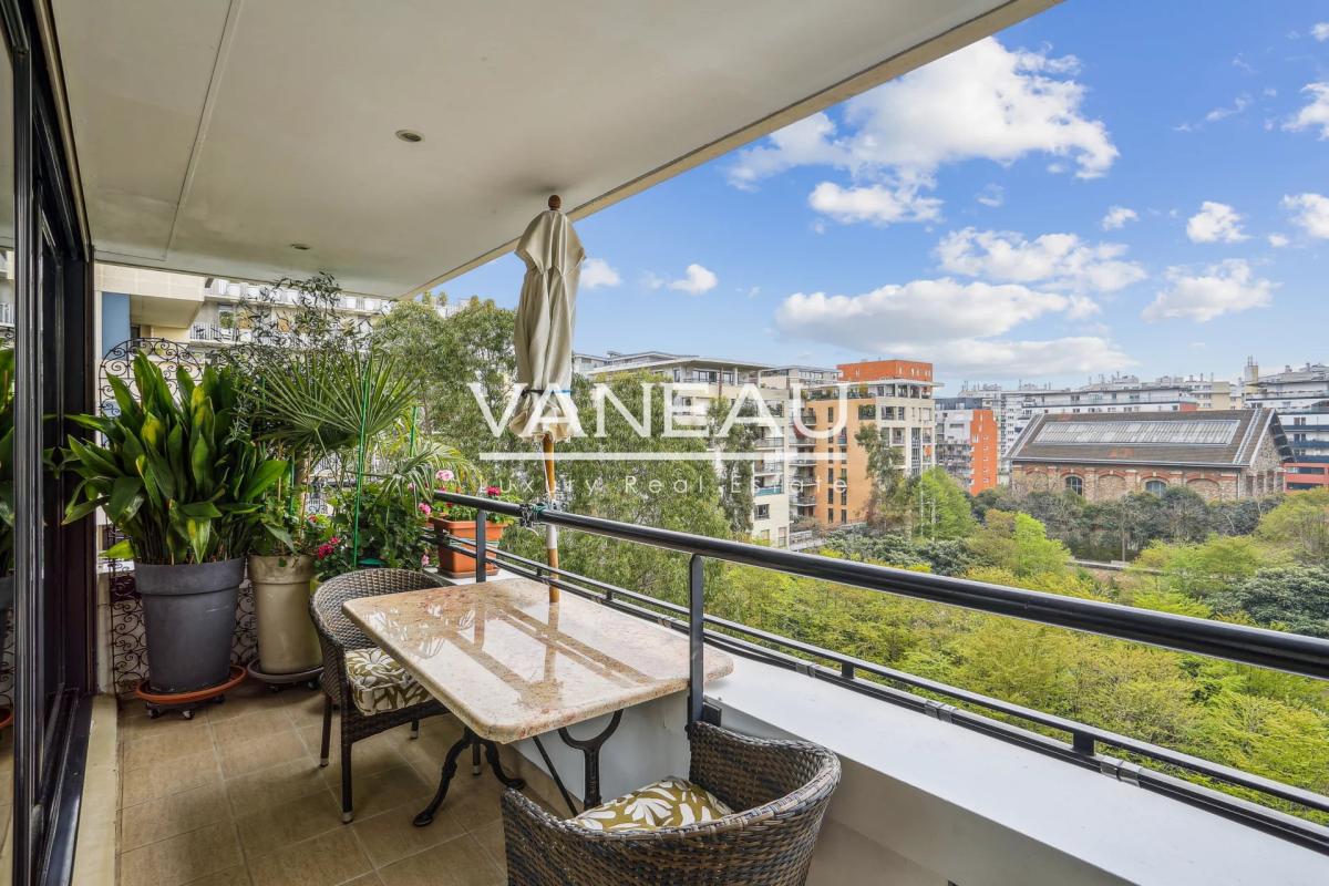 Paris XVIIe - Appartement familial avec terrasse, vue dégagée.