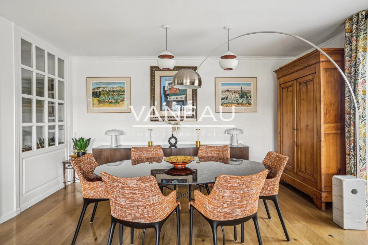 Paris XVIIe - Appartement familial avec terrasse, vue dégagée.