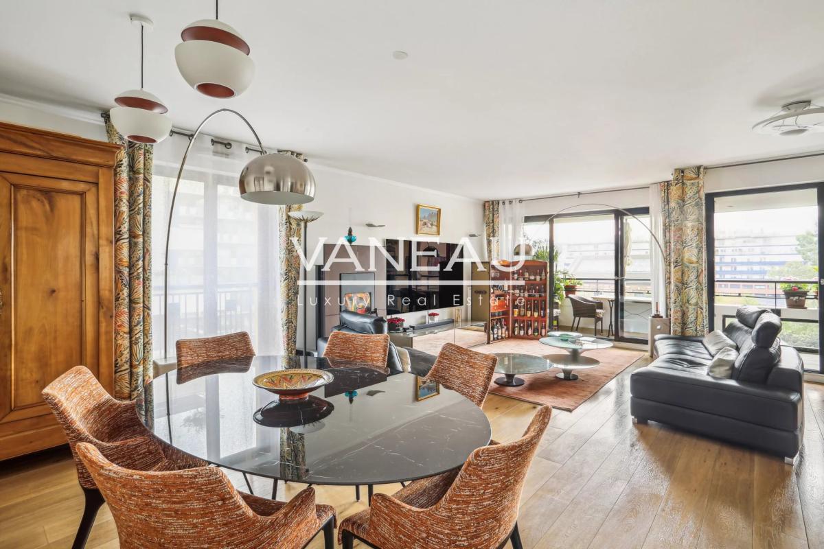 Paris XVIIe - Appartement familial avec terrasse, vue dégagée.