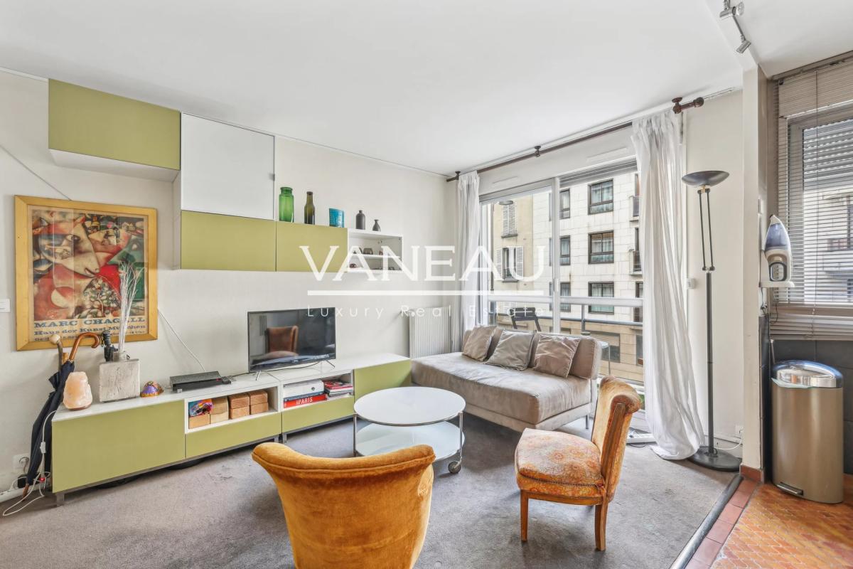 Paris XVe - Montparnasse - Appartement deux pièces avec balcon