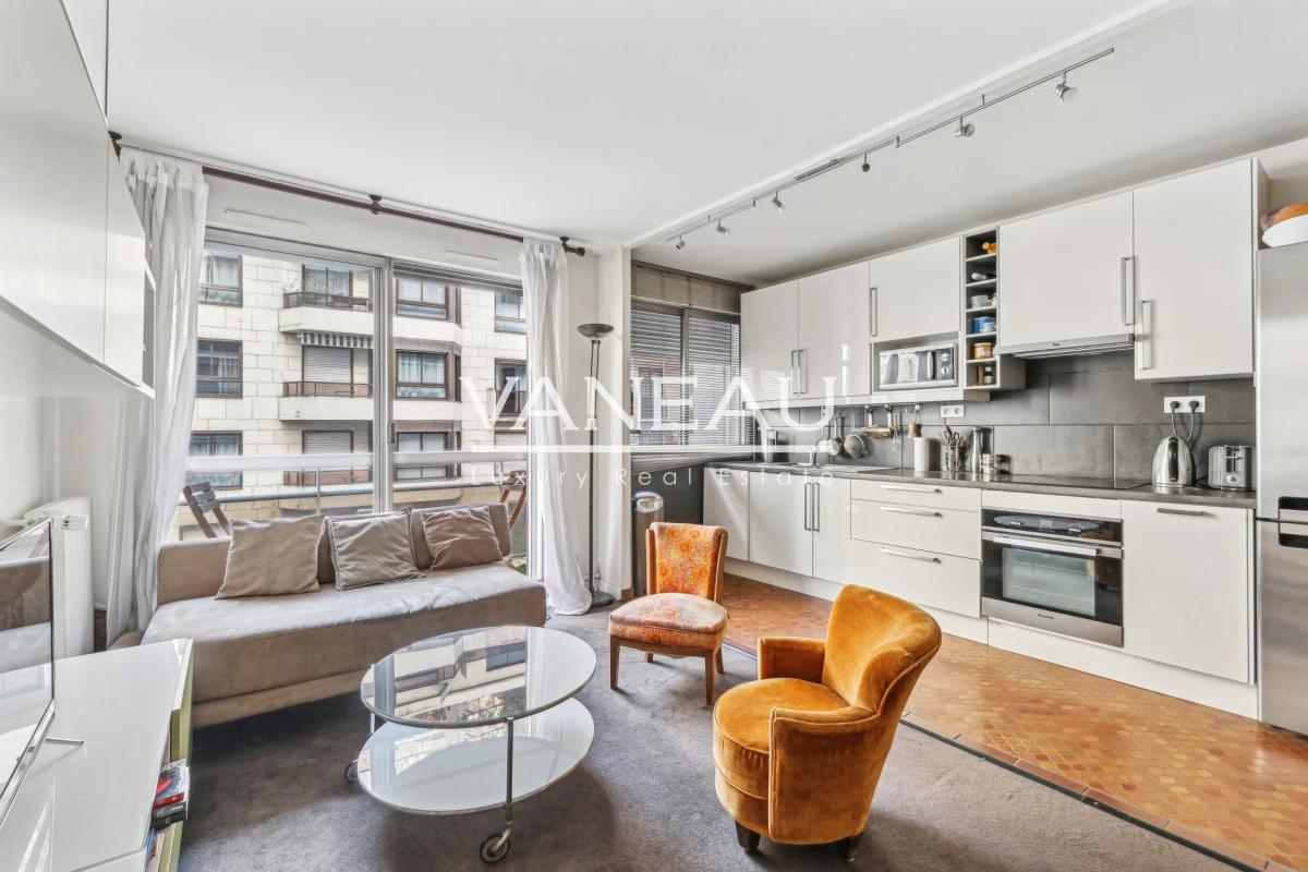Paris XVe - Montparnasse - Appartement deux pièces avec balcon