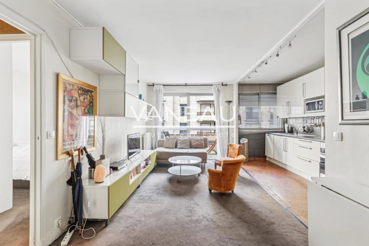 Paris XVe - Montparnasse - Appartement deux pièces avec balcon