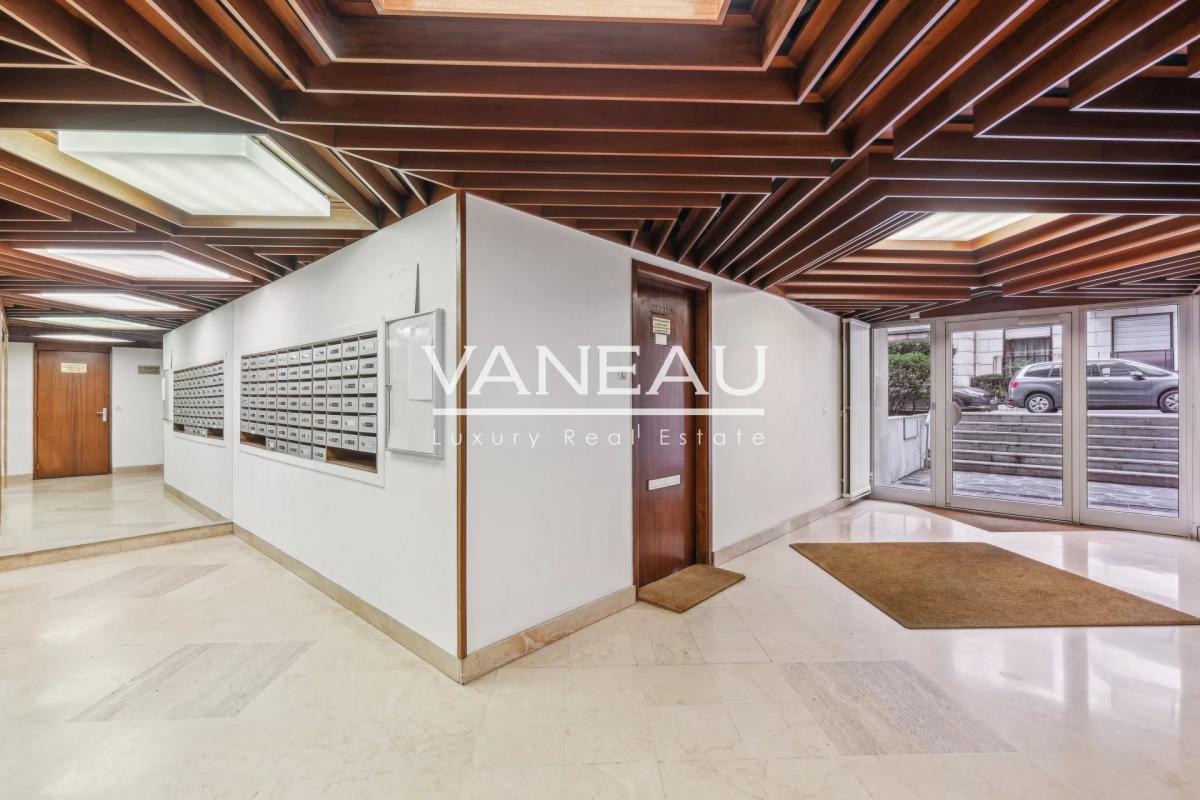 Paris XVe - Montparnasse - Appartement deux pièces avec balcon