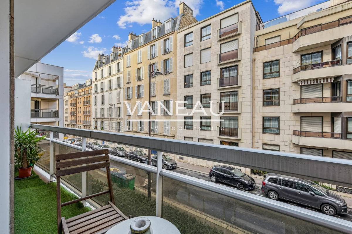Paris XVe - Montparnasse - Appartement deux pièces avec balcon