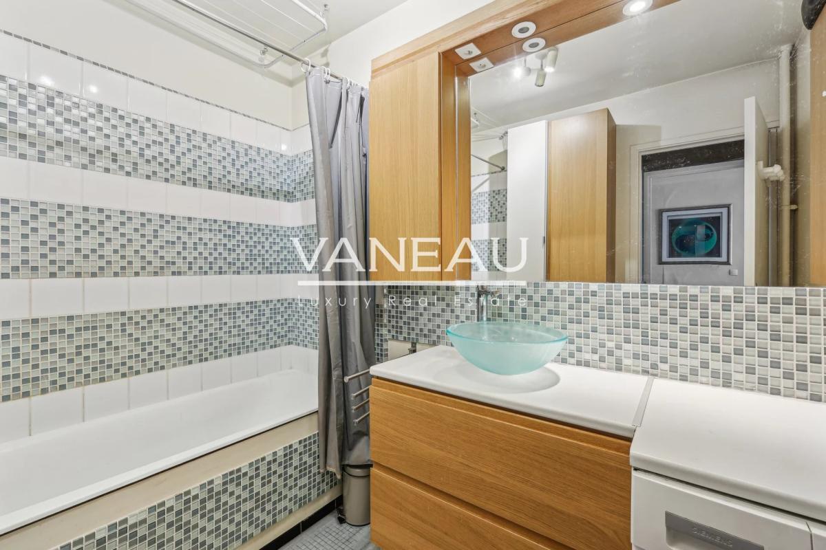 Paris XVe - Montparnasse - Appartement deux pièces avec balcon