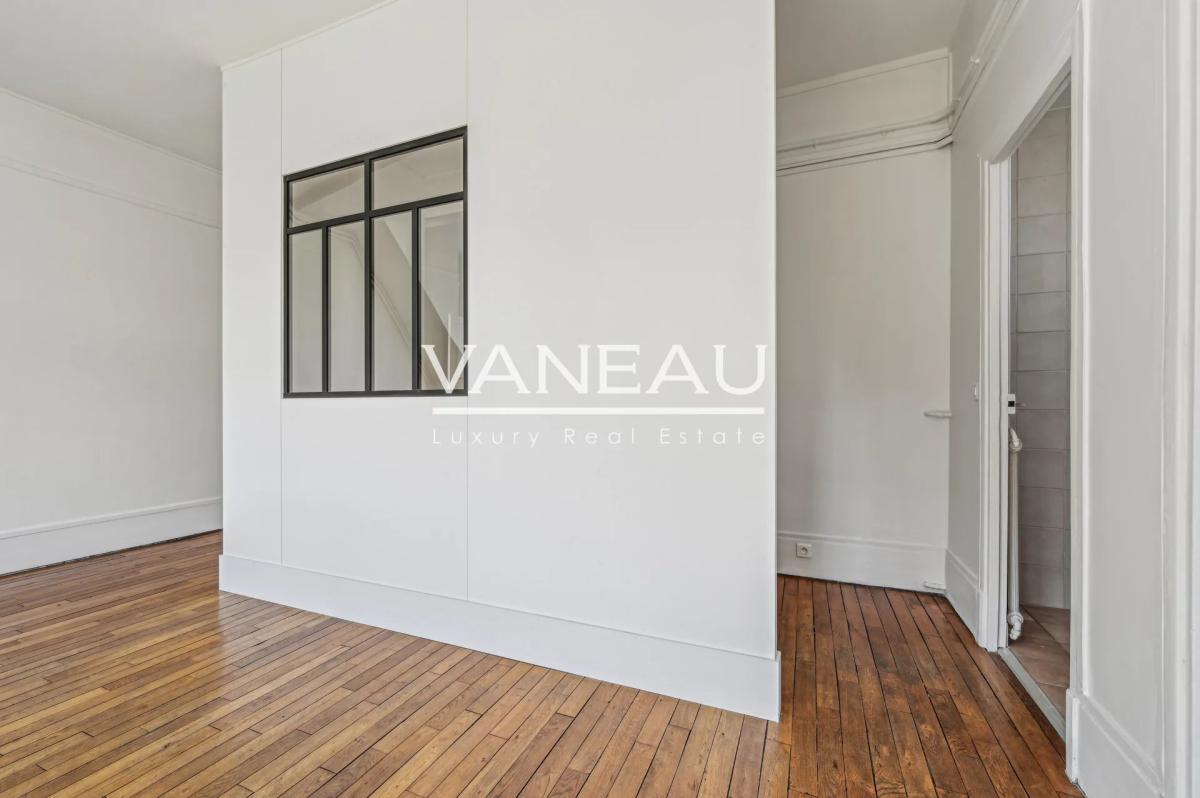 Paris XVe - Sèvres Lecourbe - Appartement lumineux en étage élev