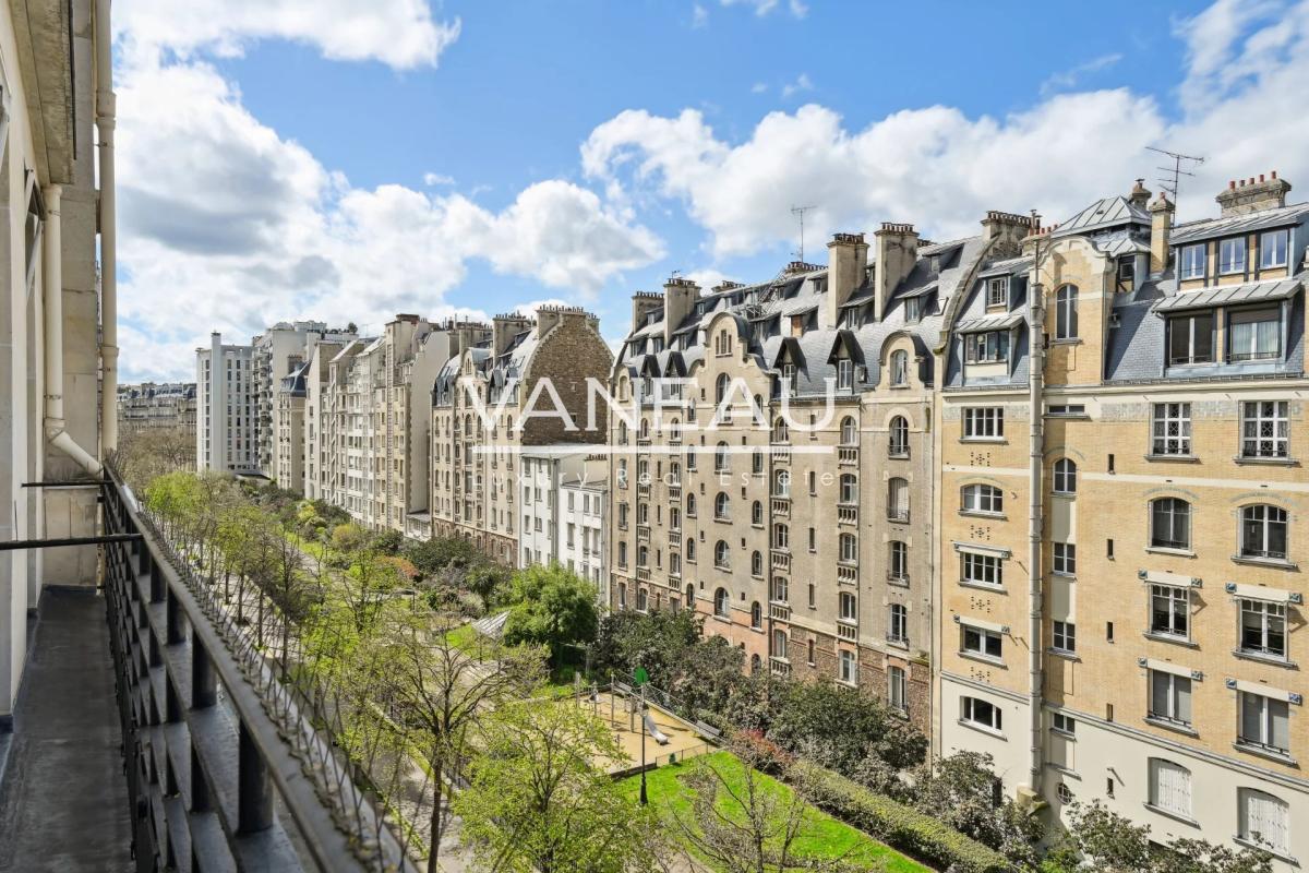 Paris XVI Longchamp, appartement familial en étage élevé.