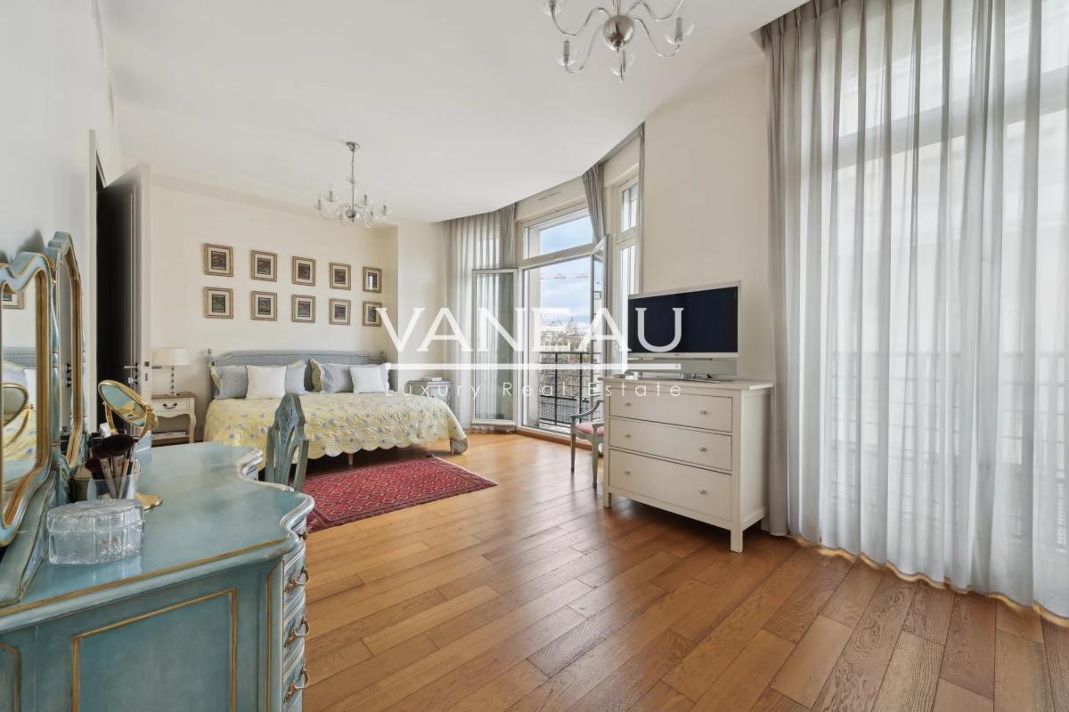 Paris XVI Longchamp, appartement familial en étage élevé.