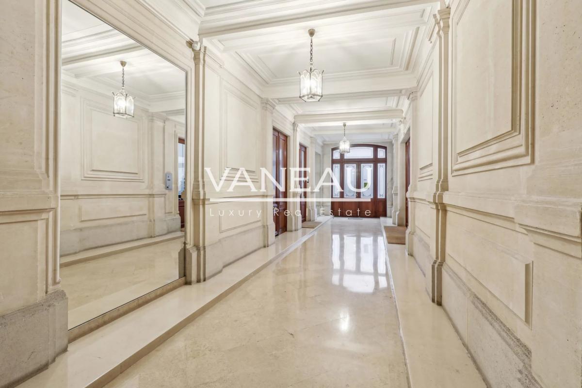 PARIS VIIIe - Triangle d'Or - Magnifique appartement familial et