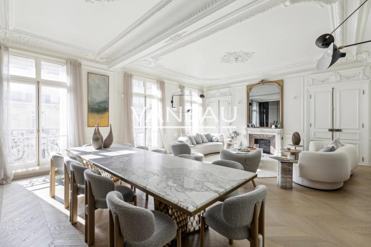 PARIS VIIIe - Triangle d'Or - Magnifique appartement familial et