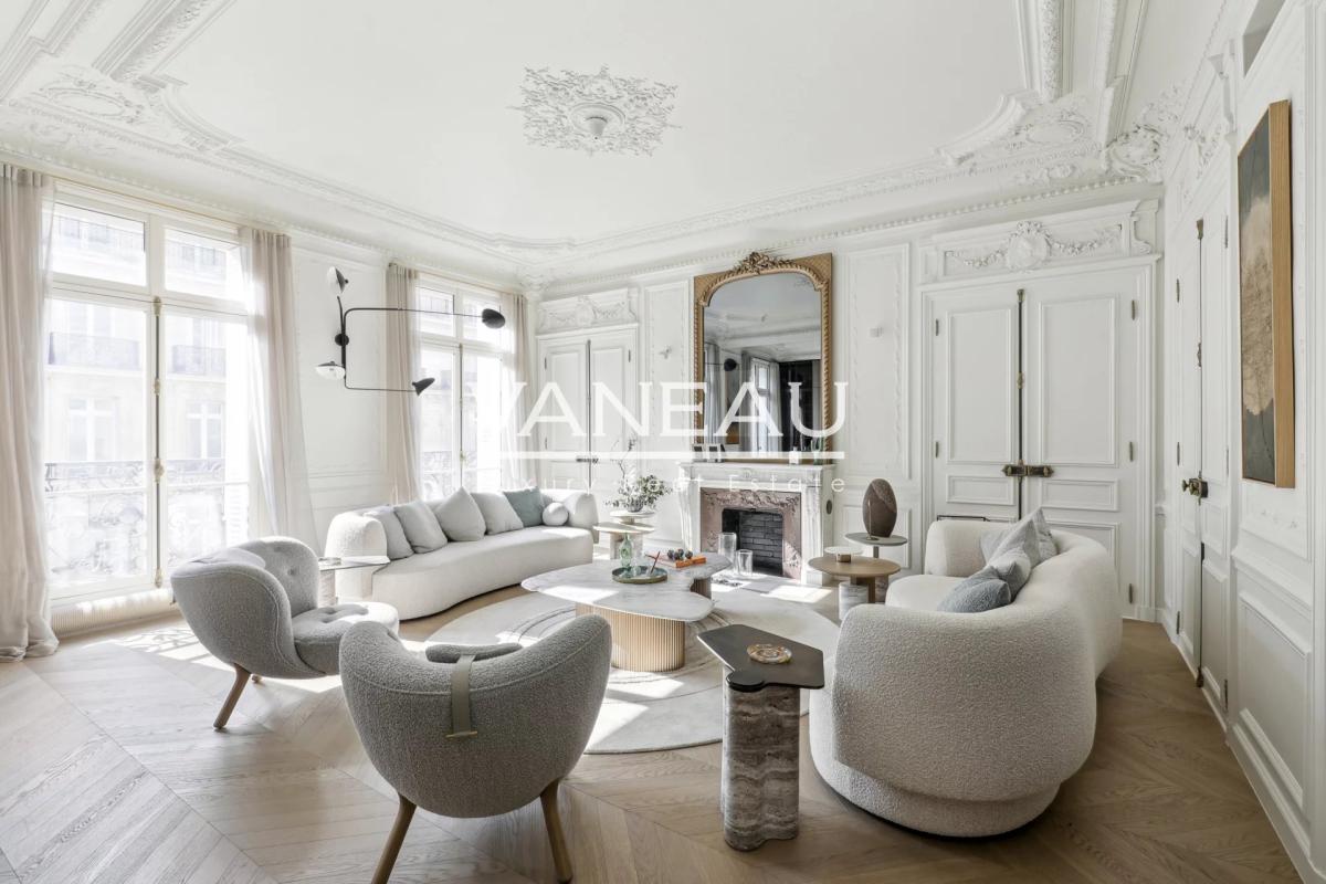 PARIS VIIIe - Triangle d'Or - Magnifique appartement familial et
