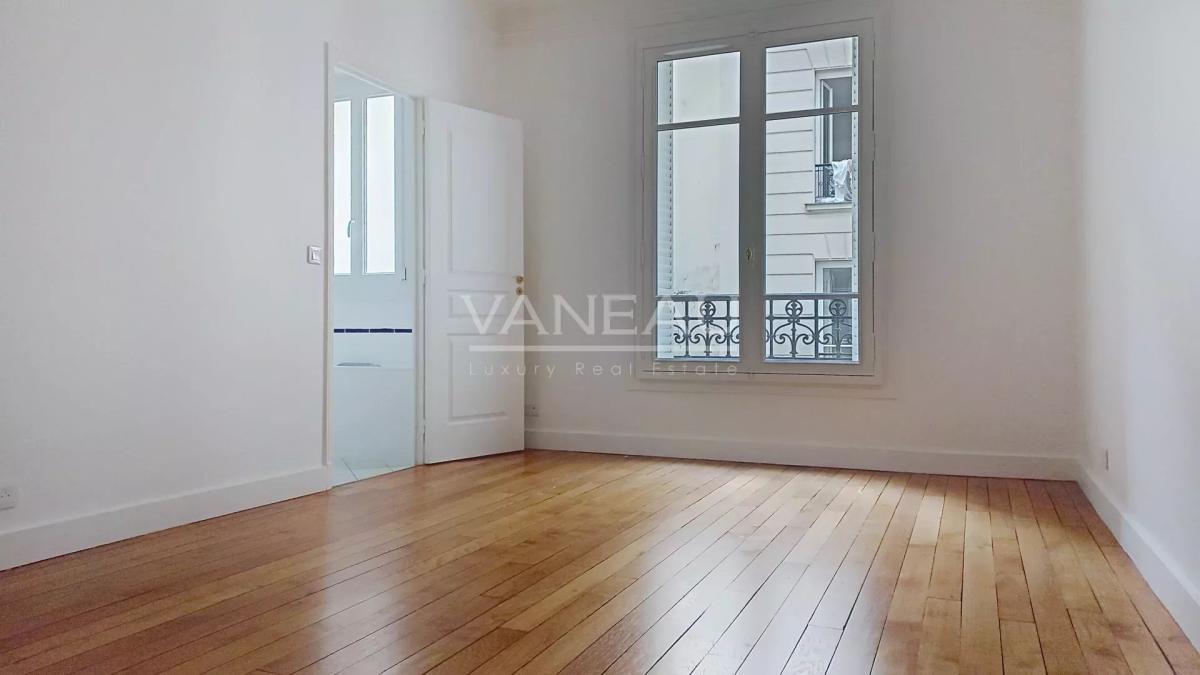 Paris XVII - deux pièces - une chambre - 1er étage sans ascenseu