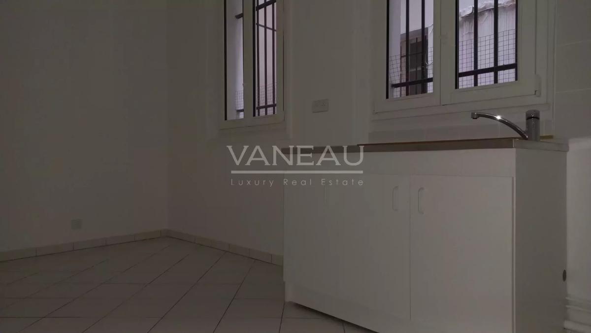 Paris XVII - deux pièces - une chambre - 1er étage sans ascenseu